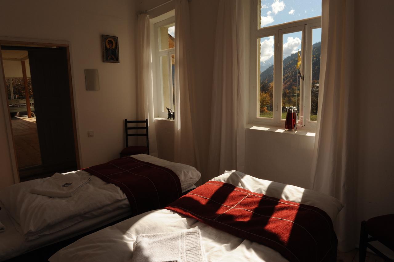 Grand Hotel Ushba Mazeri Habitación foto